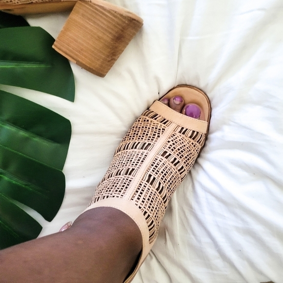 Vince camuto Keannie open toe booties block heel size 9.5 - Picture 4 of 13